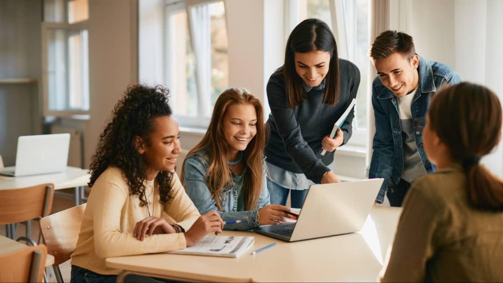 High school students learning personal finance skills in a classroom, reflecting People Driven Credit Union's commitment to financial education and its award-winning community initiatives.